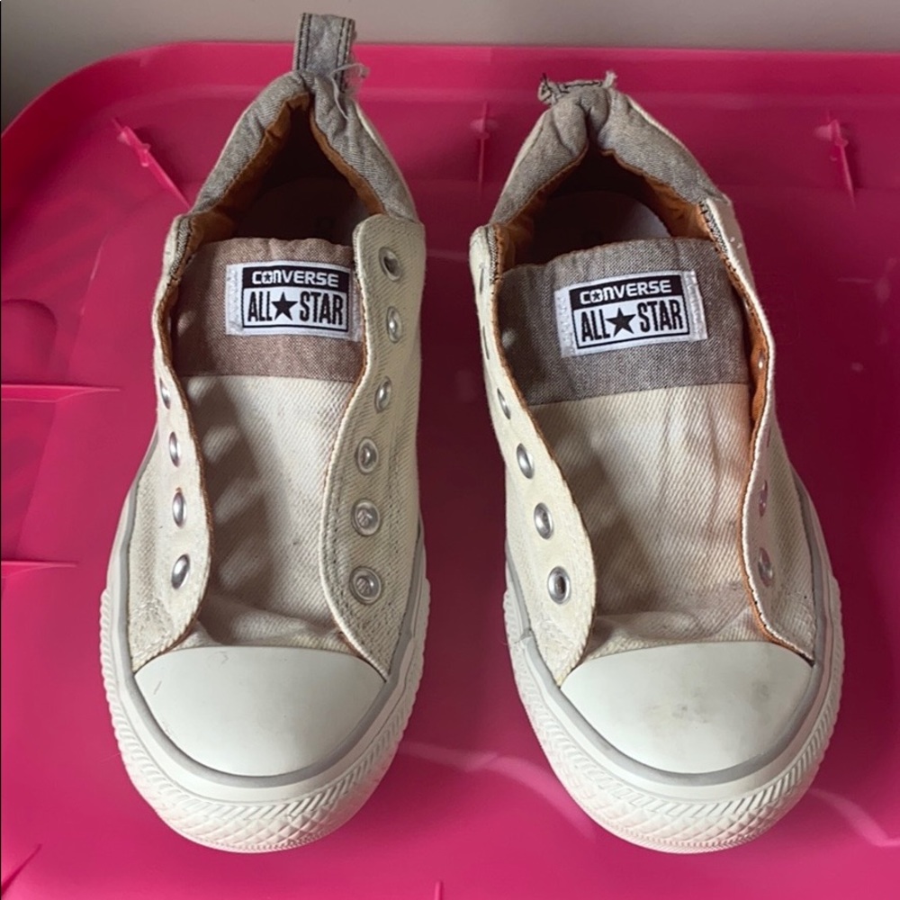 Light cream Converse